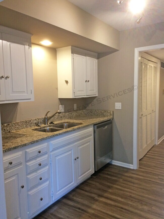 Building Photo - 336 Woodlawn Dr