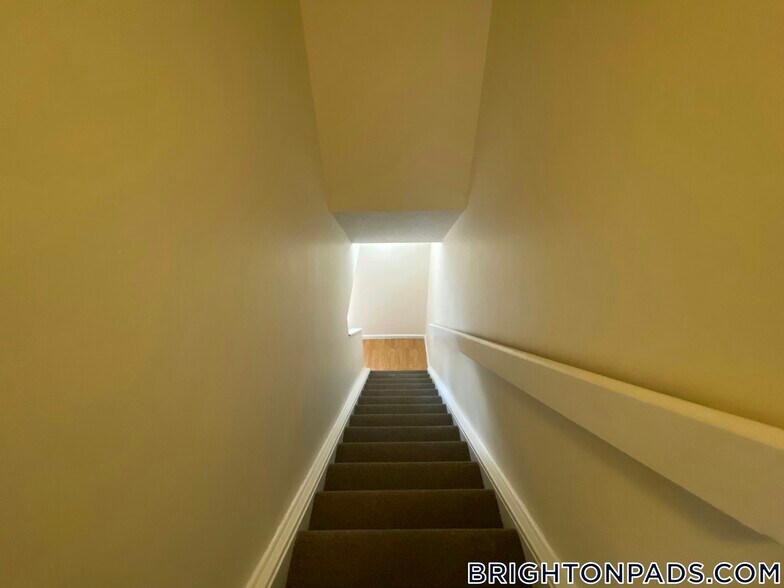 Building Photo - 152 N Beacon St