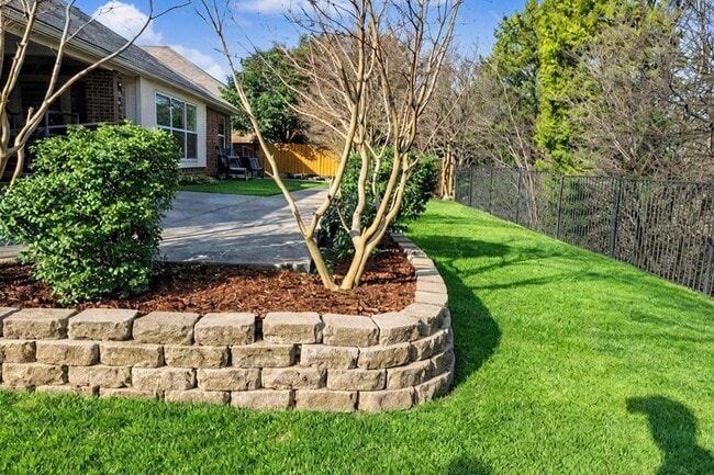 Building Photo - Charming Single-Story Home with Fireplace & Resort-Style Community Amenities in Dallas, TX