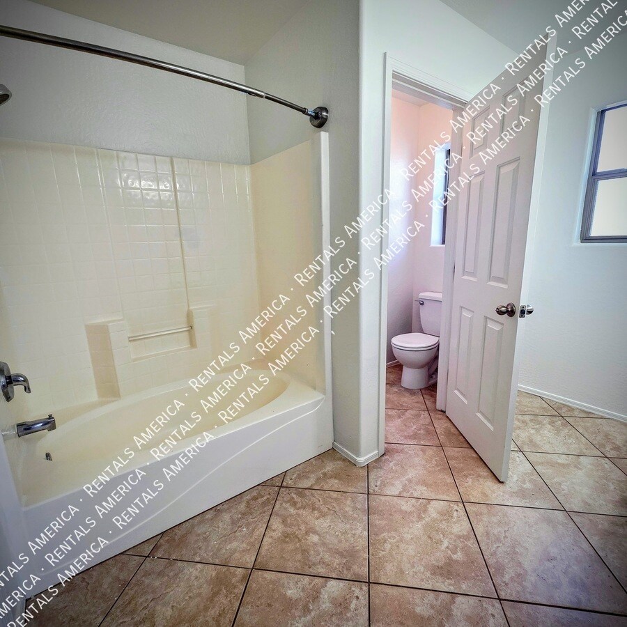 Building Photo - 2715 S Cupertino Dr