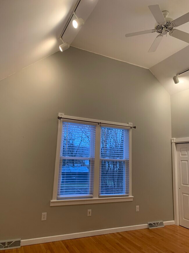 Master bedroom - 125 Oxford Rd