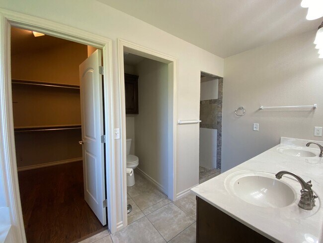 Building Photo - 3 bedroom, 2 bath in Coweta Schools!