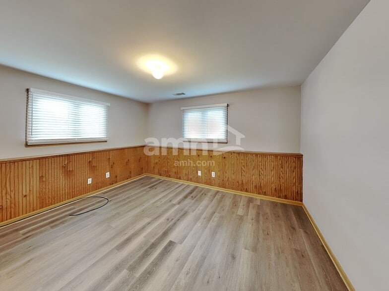 Building Photo - 7007 Lewis & Clark Dr