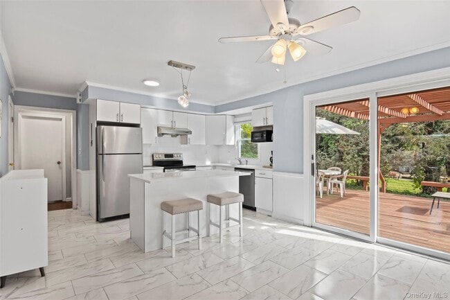 Building Photo - 11 Glenwood Rd