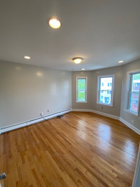 Building Photo - 782 Morton St