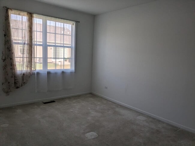 Building Photo - 2 Solara Ct
