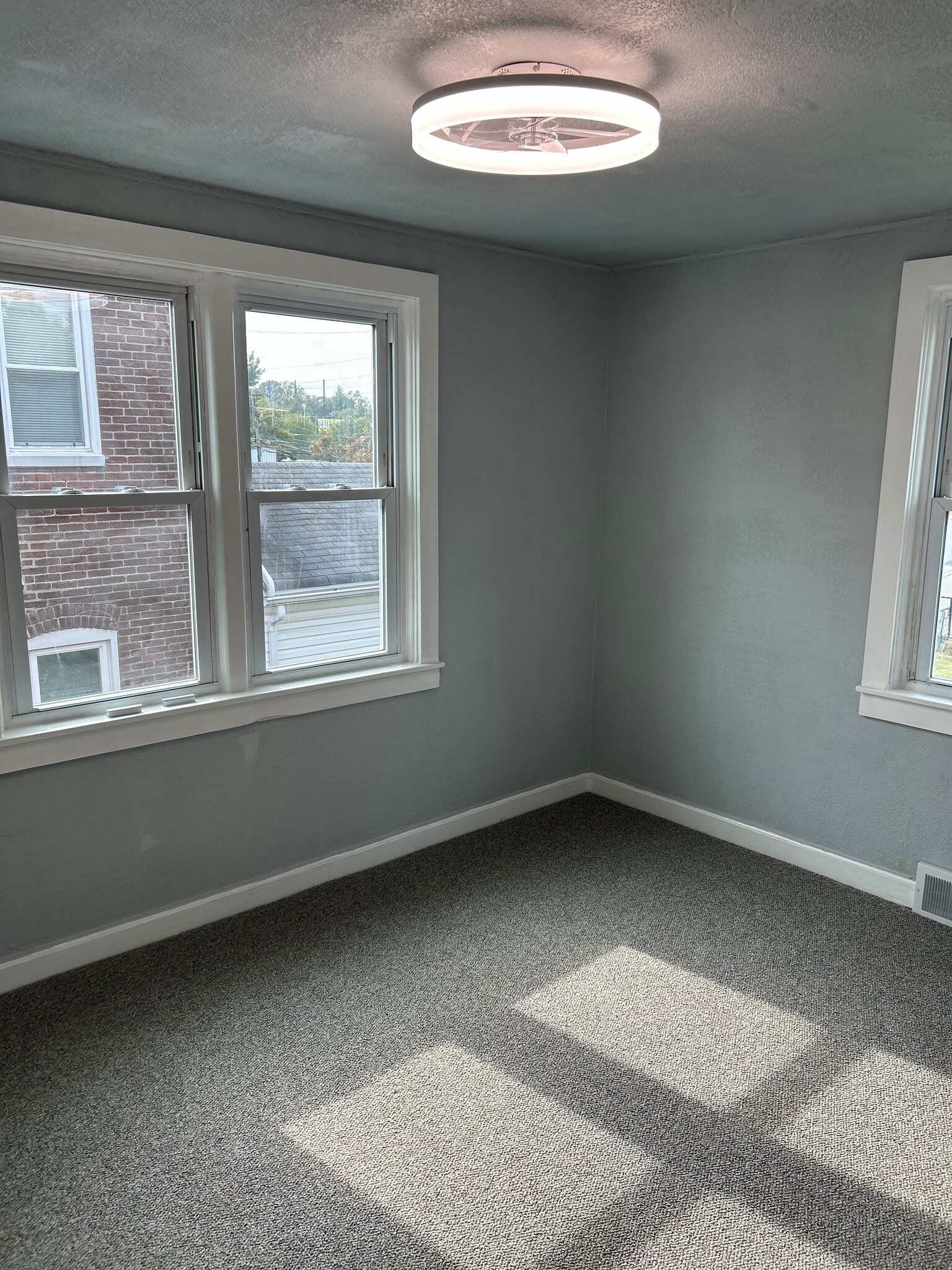 Building Photo - 1312 E 13th St