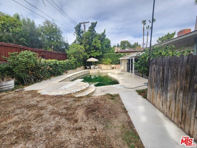 Building Photo - 11665 Babbitt Ave