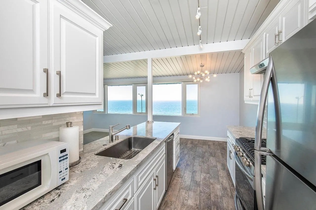 Building Photo - 1710 Esplanade