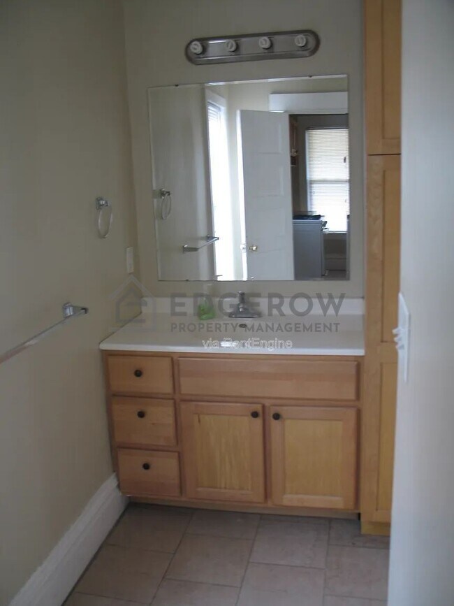 Building Photo - 737 6th St NW