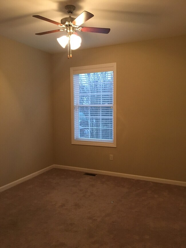 Building Photo - 3 Bedroom, 3 1/2 Bath Condo