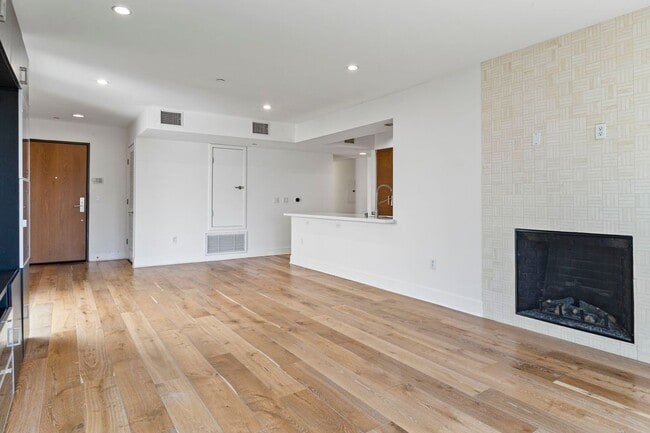 Building Photo - 11715 Goshen Ave