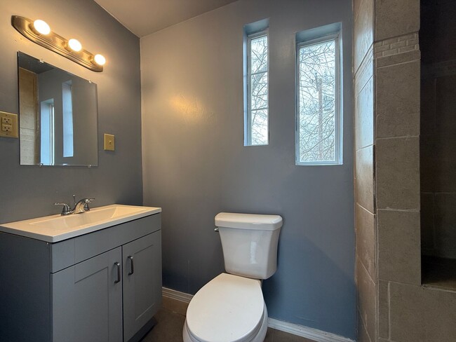 Building Photo - Charming Living in the Heart of Historic M...