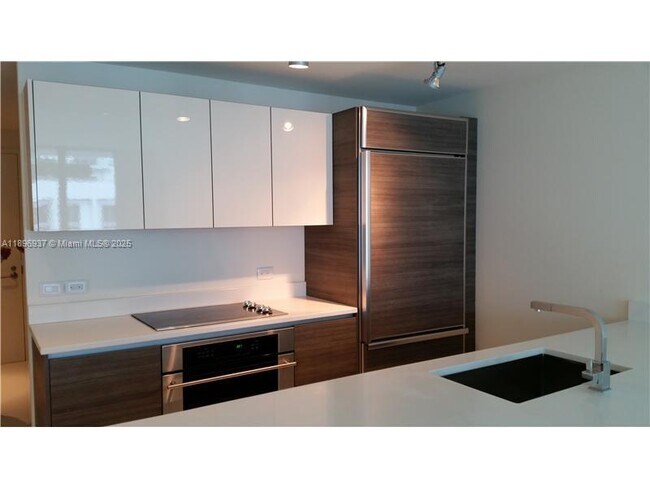 Building Photo - 1100 S Miami Ave