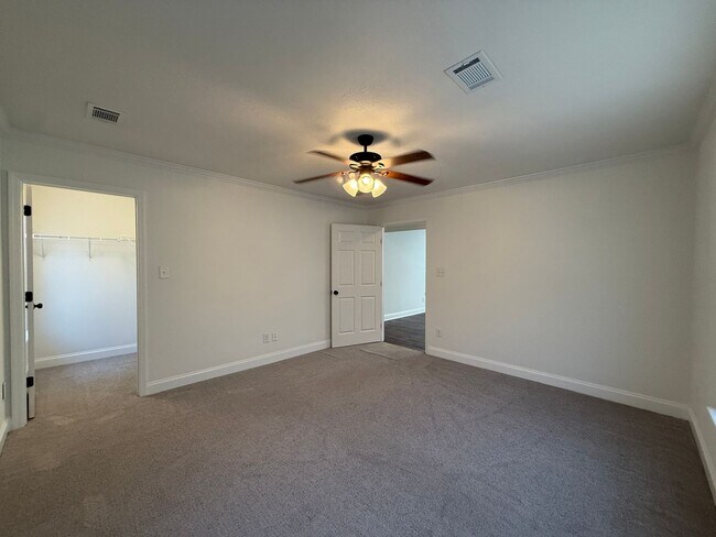 Building Photo - 3 bedroom, 2 bathroom Home with Fenced Yard