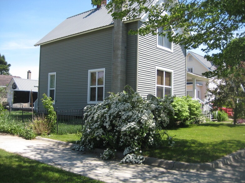 Building Photo - 901 Franklin St