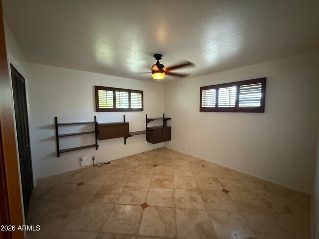 Building Photo - 2114 S La Rosa Dr