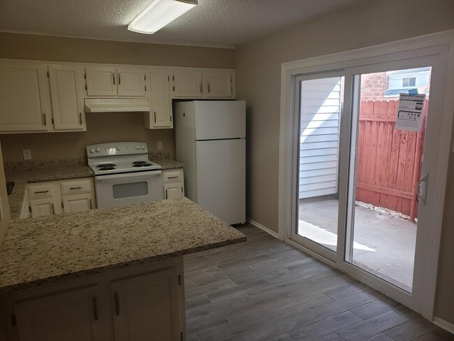 Building Photo - 3594 Friendswood Dr