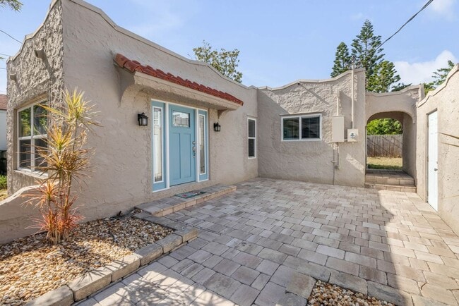 Building Photo - Renovated Spanish-Style 2/1 Beach Bungalow...