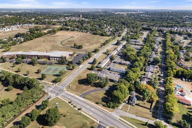 Building Photo - 1301 Neelys Bend Rd
