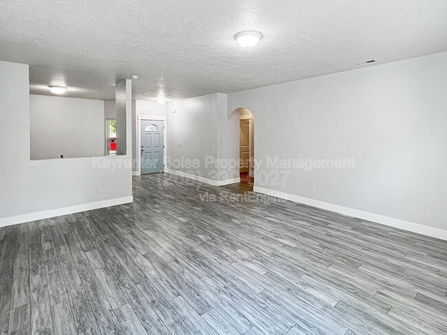 Building Photo - 1691 E Daulby St