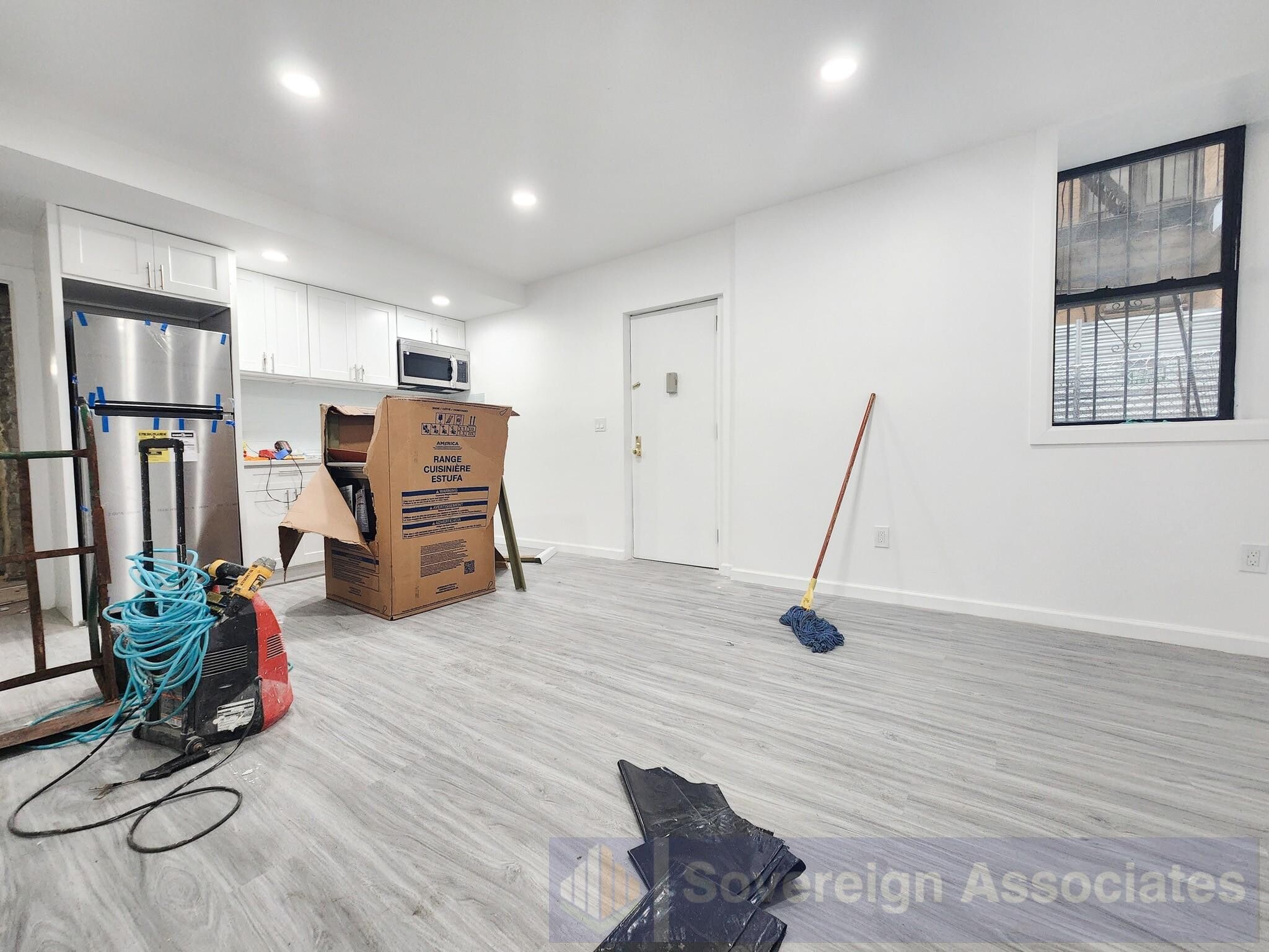 Building Photo - 112 Nagle Ave