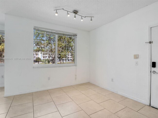 Building Photo - 1180 Reserve Way