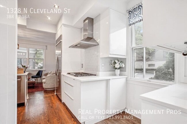 Building Photo - 1328 N Cleveland St