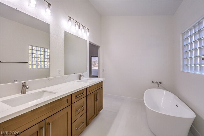 Building Photo - 5152 Forest Oaks Dr
