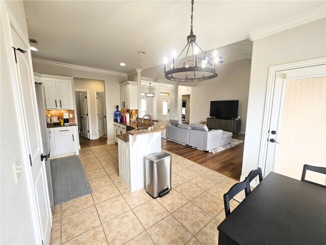 Building Photo - 3803 SW Kite Dr