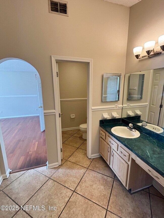 Building Photo - 8984 Bridgecreek Dr W