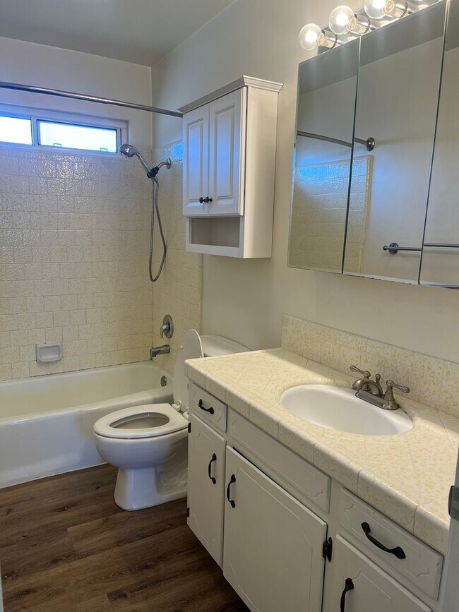 Building Photo - 2170 Seaview Ave