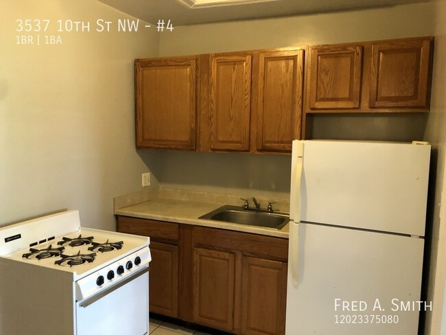 Building Photo - 1BR + Den Apartment in Columbia Heights Av...