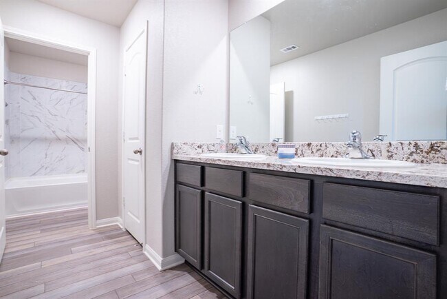 Building Photo - 212 Star Spangled Dr