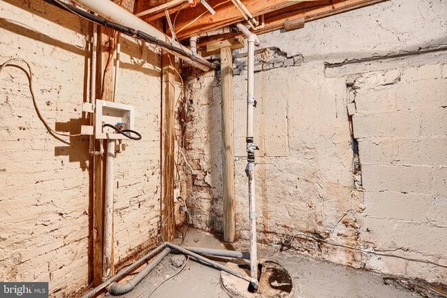 Building Photo - 1127 Sargeant St