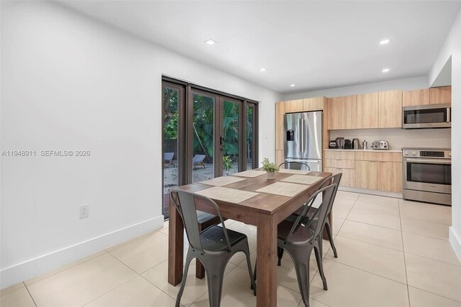 Building Photo - 870 NE 82nd St