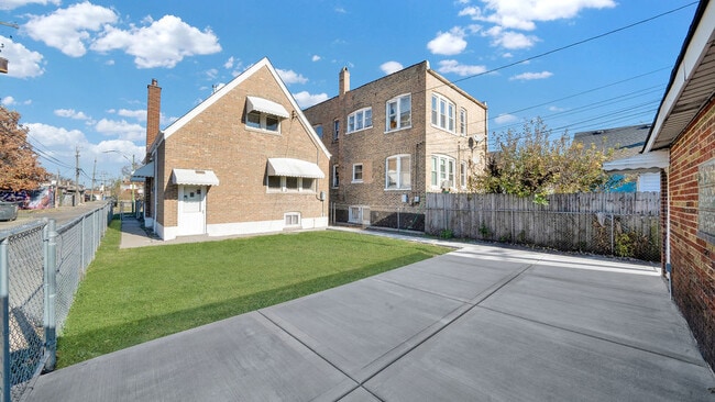 Building Photo - 3143 W 53rd Pl
