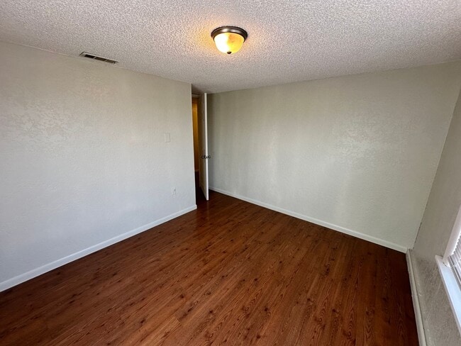 Building Photo - Newly Remodeled 4 Bed, 1 Bath Upstairs Unit in SW OKC! - Move in Deposit-Free! (If Qualified)