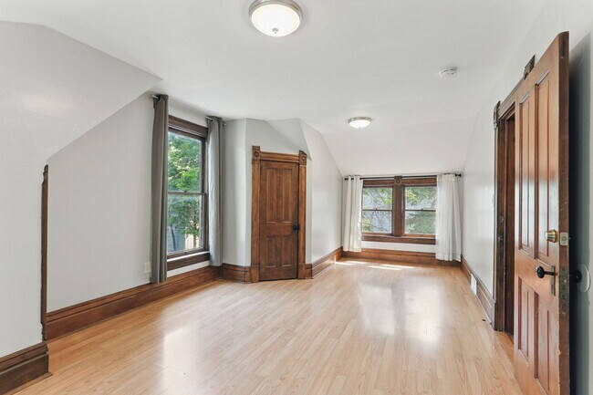 Building Photo - 116 N 4th St