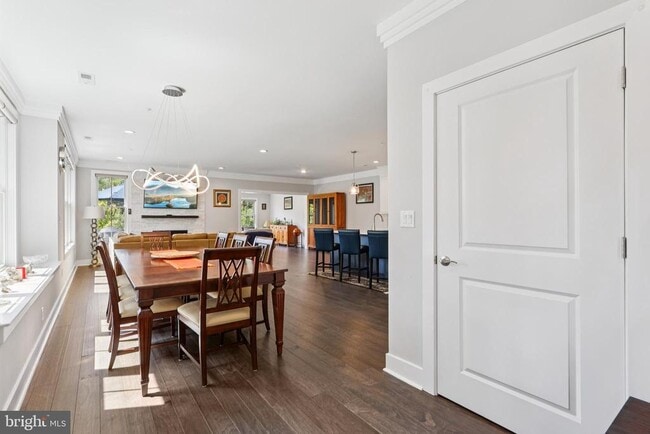 Building Photo - 45 Riverwalk