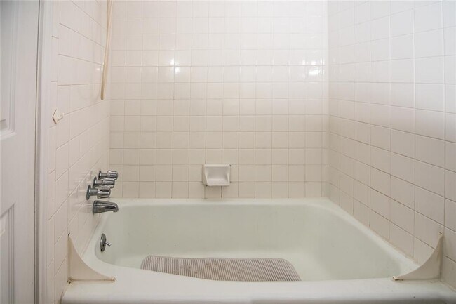 Building Photo - 8807 Springmail Cir
