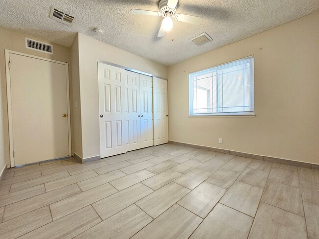 Building Photo - Beautiful interior and Convenient feature!...