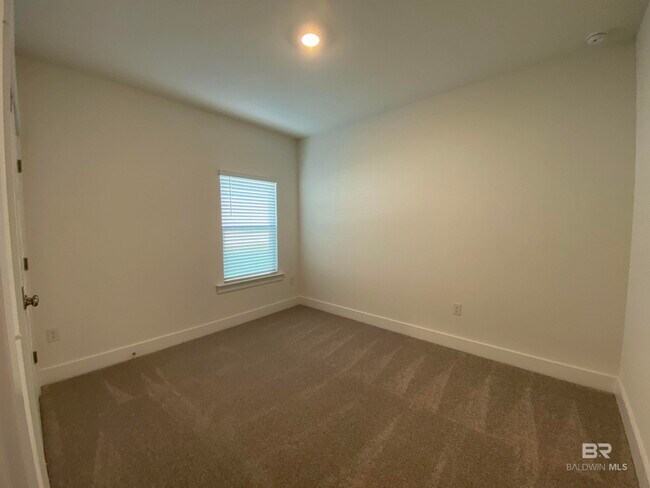 Building Photo - 510 Hardwood Ave