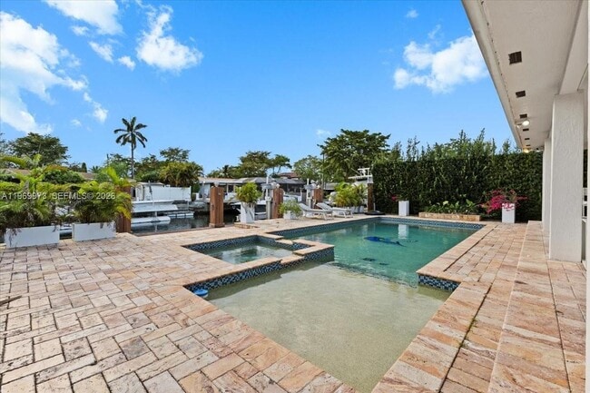 Building Photo - 12930 Oleander Rd