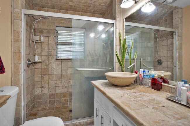 Building Photo - 1725 Strawn Rd