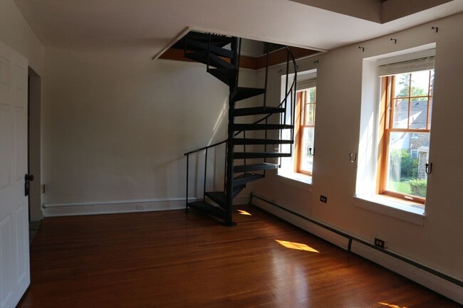 Building Photo - Large 3-bedroom house for rent in Wilmingt...