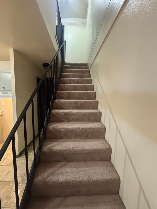 Building Photo - 3904 Sunset Square