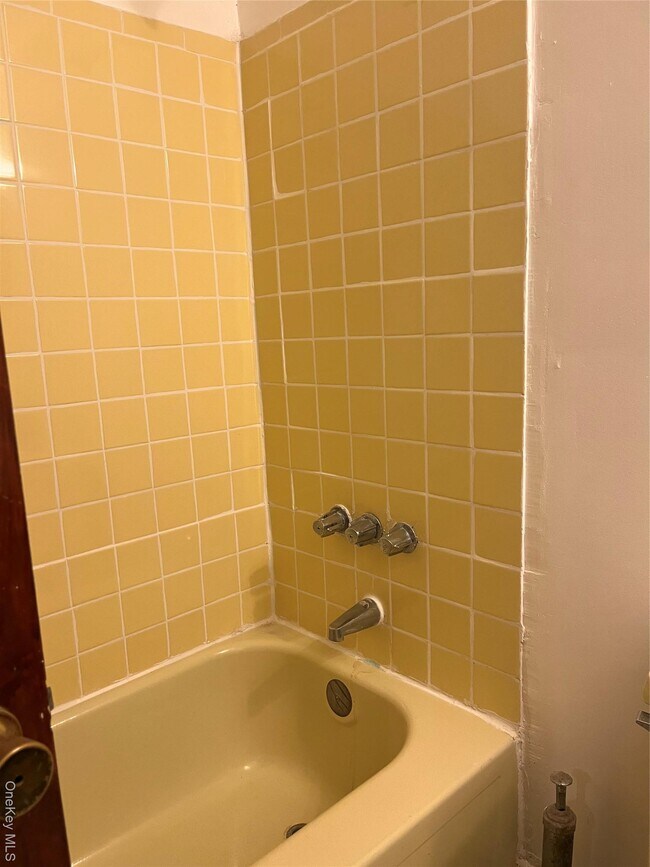 Building Photo - 91-04 75th St