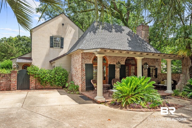 Building Photo - 209 Magnolia Ave