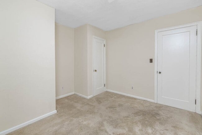 Building Photo - Cozy Brick Ranch in Norfolk